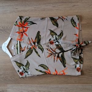5️⃣for2️⃣0️⃣!! Sienna Sky Floral Top Size Small